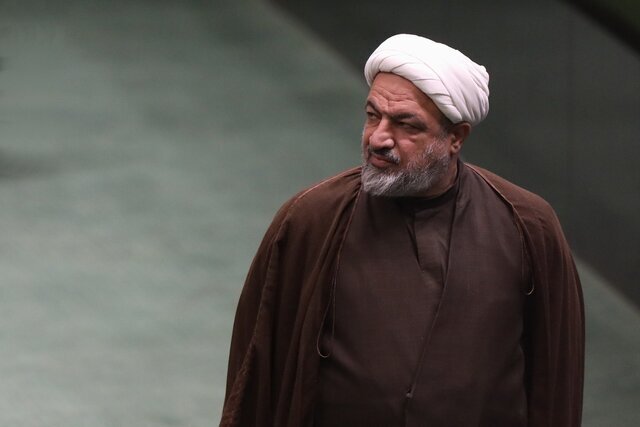 رسایی با استناد به قانون مشاغل حساس، دولت را آماج حملات پیدرپی قرار داد