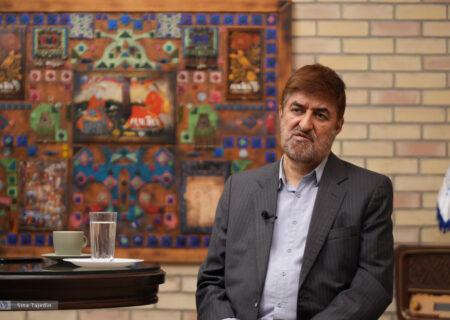 علی مطهری: آمریکا در مذاکره با ایران خلف وعده کرد/ در شرایط فعلی، مقاومت تنها راهکار است/ باید کاری کرد ترامپ سر جای خود بنشیند