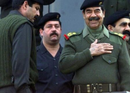 تصویری دیده نشده از صدامِ ۲۵ ساله در حال تمرین تیراندازی با همسرش ساجده