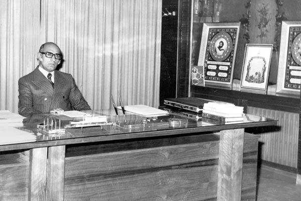 نگاهی به زندگی امیرکبیر نشر ایران؛ فرزند ابراهیم گلستان چگونه زیست