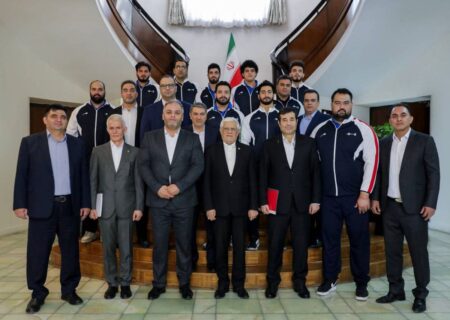 تصاویر دیدار معاون اول رئیس جمهور با رئیس فدراسیون، مربیان و اعضای تیم ملی وزنه برداری