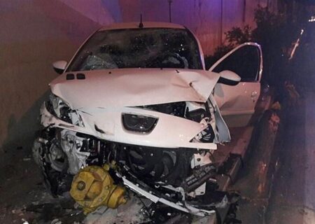 تلاش آتش‌نشانان برای نجات راننده در تصادف هولناک پژو ۲۰۷