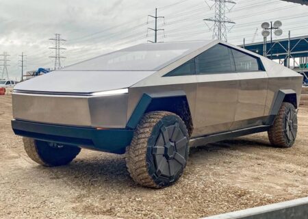 تصویر جالب از تسلا سوخت‌گیری در پایتخت؛ تهران، عباس‌آباد