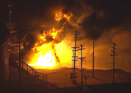 آتش‌سوزی مهیب پالایشگاه شورون در آمریکا را درنوردید