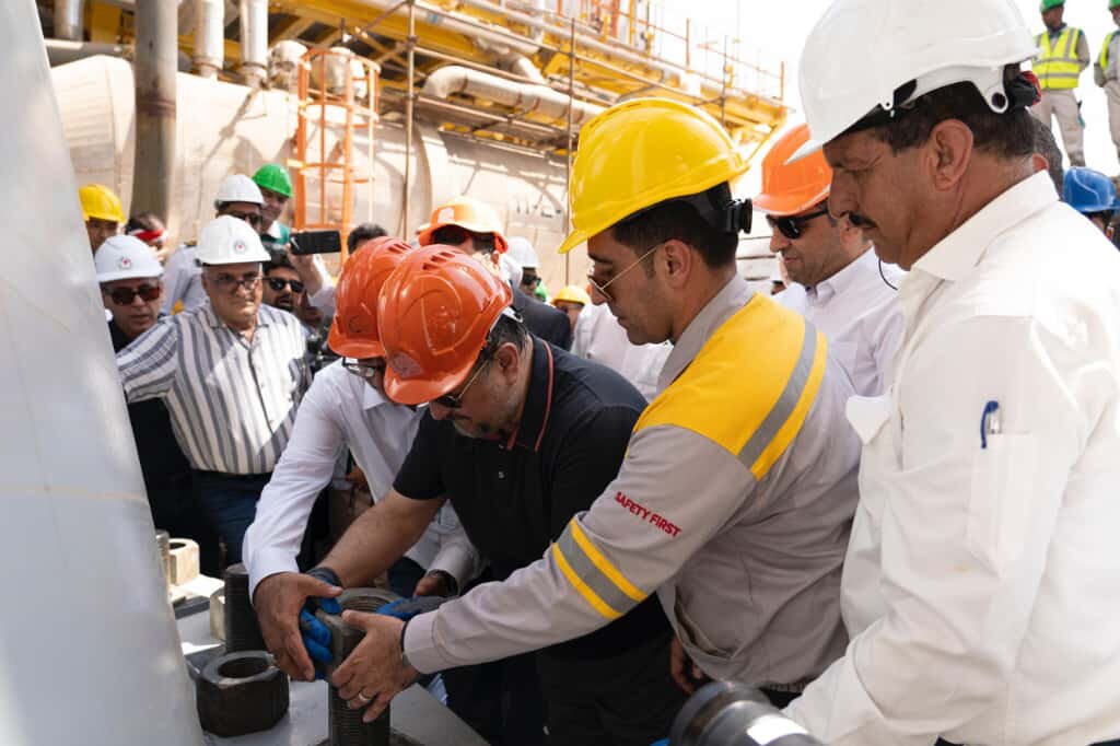 شروع نصب و راهاندازی رآکتور اوره پتروشیمی هنگام با حضور شریعتمداری