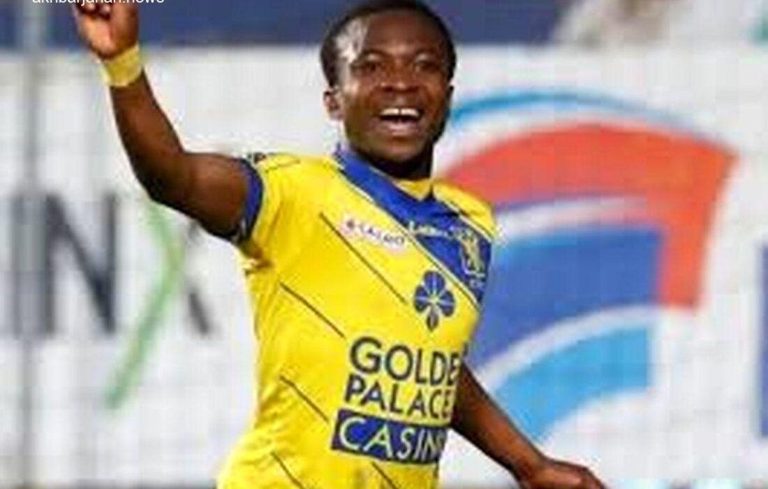 مصدومیت شدید بازیکن فوتبال در پی برخورد با تابلوهای کنار زمین؛ گردن شکست!