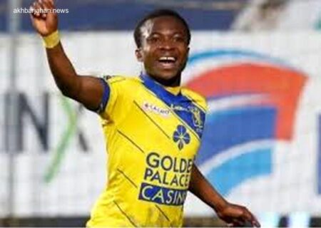 مصدومیت شدید بازیکن فوتبال در پی برخورد با تابلوهای کنار زمین؛ گردن شکست!