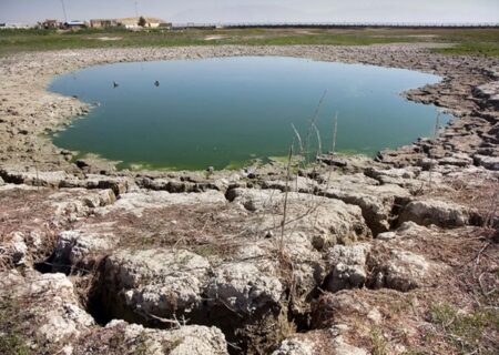 سراب نیلوفر به خشکی کامل رسید