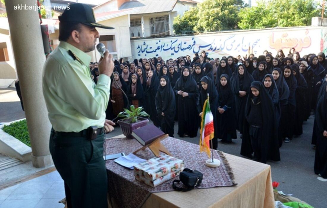 اجرای شاد و متفاوت نیروی انتظامی در مدرسه دخترانه