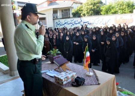 اجرای شاد و متفاوت نیروی انتظامی در مدرسه دخترانه