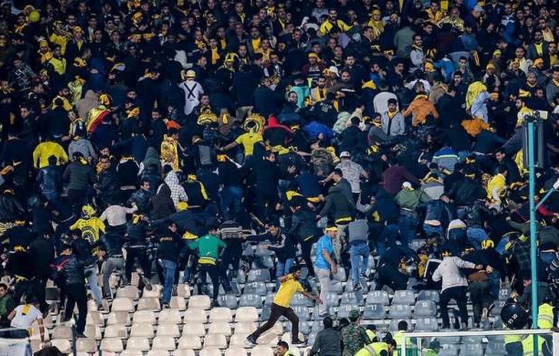 چرا حرمت تماشاگران فوتبال اینقدر شکسته میشود؟