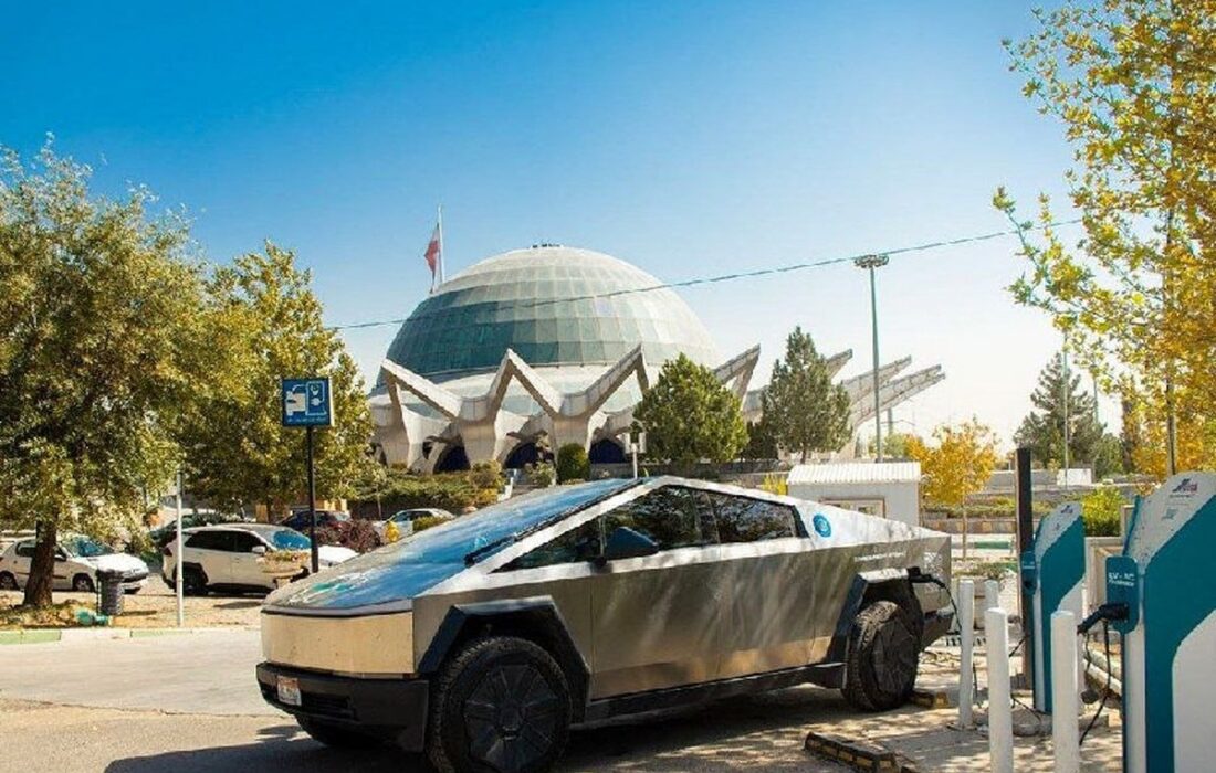 تسلا در تهران، تداعی‌گر دوران مظفرالدین شاه