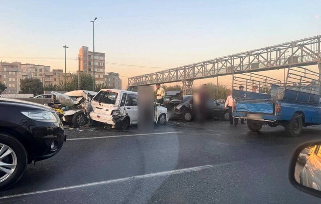 اتوبان آزادگان در پی تصادف زنجیرهای قفل شد