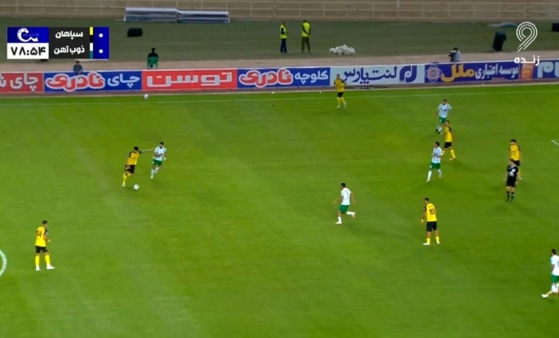 گزارشگر اصفهانی، دانشگر را به شکلی جالب با روبرتو کارلوس مقایسه کرد