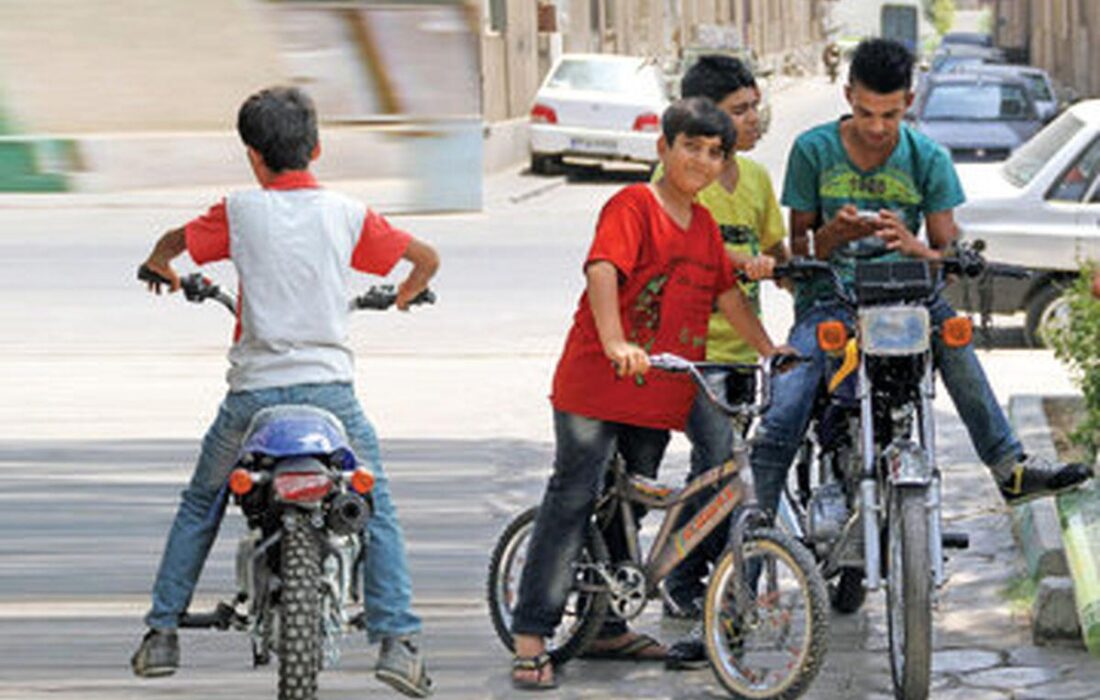 صدور گواهینامه موتور سیکلت برای نوجوانان 16 ساله: اقدامی پرخطر یا سودمند؟