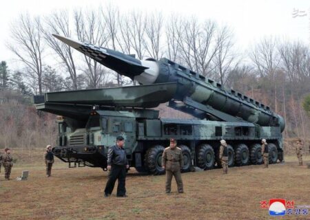 کره‌شمالی از جدیدترین موشک قاره‌پیمای خود پرده برداشت