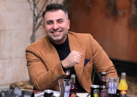 جشن تولد علیرضا طلیسچی در حین اجرای کنسرت