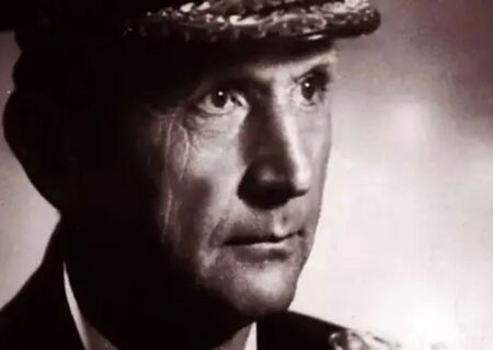 هیتلر چه کسی را برای جانشینی خود برگزیده بود؟