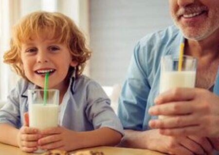 پاسخ به یک باور نادرست در مورد مصرف شیر