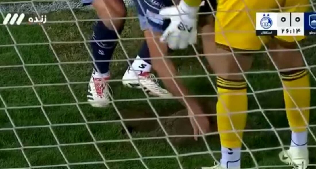 دروازهبان چادرملو، این بار در قامت کارگر فضای سبز ظاهر شد!