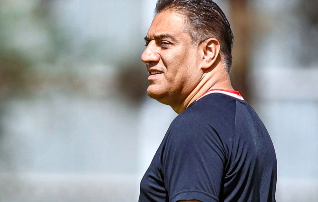 کتاب جنجالی پیروانی، دستمایه شوخی و خنده در پرسپولیس