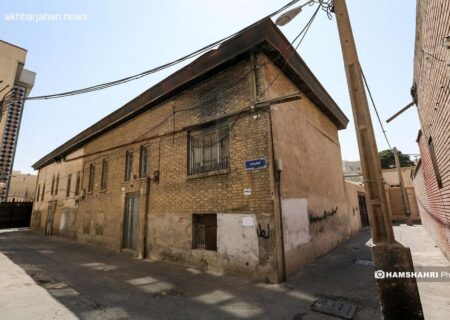 انتقال تیرهای برق مزاحم در مرکز تهران