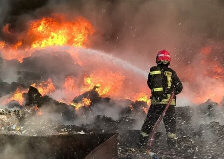 مهار آتش‌سوزی بزرگ در شهرک صنعتی مشهد؛ گزارش لحظه به لحظه