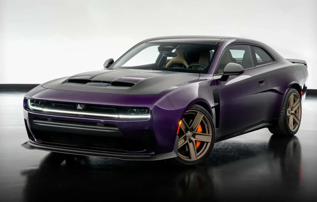 اولین تیونینگ موپار برای دوج چارجر Sixpack: بنفش آتشین و فیبرکربن در نمایشگاه سما ۲۰۲۵