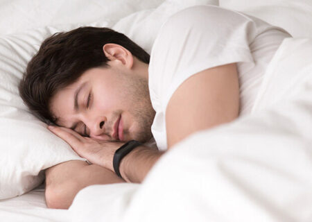 تعبیر خواب لباس مرده: رمزگشایی از پیام‌های پنهان ناخودآگاه