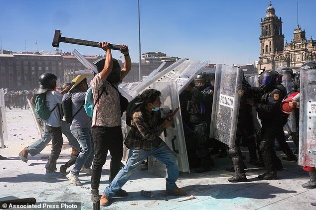 تظاهرات میلیونی «نسل زد» مکزیک را لرزاند