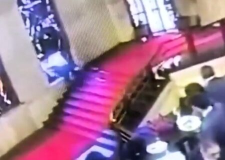 لحظه سقوط یک مقام و شکستن پنجره تاریخی!