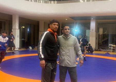 صف انتظار برای عکس با دو ستاره کشتی ایران در ریاض!