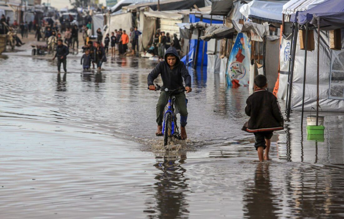 چادرهای خان یونس غرق در آب شد