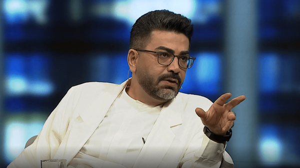 تیپ جدید فرزاد حسنی در اکران فیلم «بچه مردم»