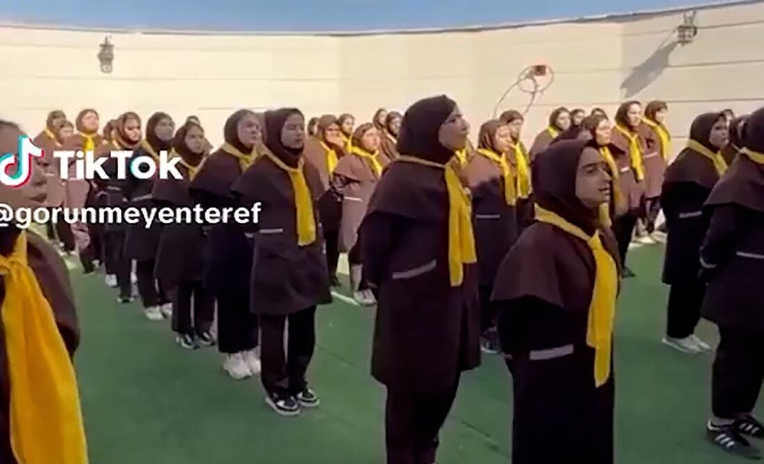 خواندن سرود تجزیه طلبانه در یکی از مدارس!