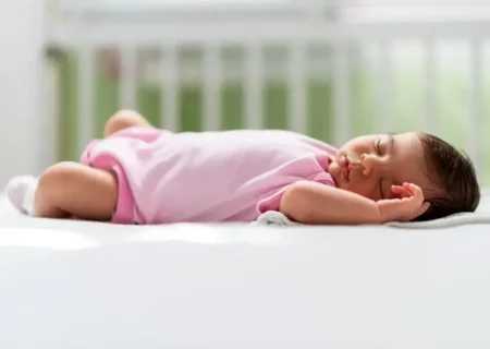 والدین بخوانند: نوزادان متولد ۱۴۰۱ و ۱۴۰۲ صاحب سهام ۲.۳ میلیونی می‌شوند (+جزئیات )