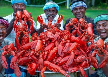 غذای روستایی در هند؛ پخت غذا با لابستر بزرگ در طبیعت (فیلم)