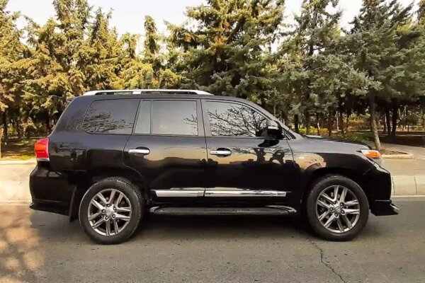 خودروی ۲۰۰ میلیاردی قاچاق با پلاک جعلی در بندرلافت توقیف شد