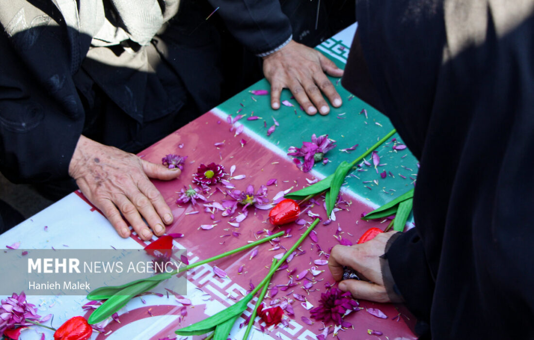 آیین تشییع پیکر پاک و مطهر ۴ شهید گمنام در روستای خرق برگزار شد