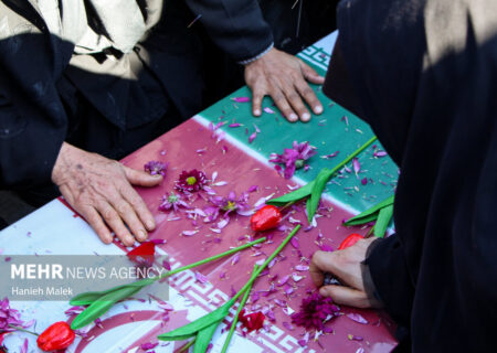 آیین تشییع پیکر پاک و مطهر ۴ شهید گمنام در روستای خرق برگزار شد