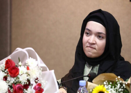 شاعر برگزیده کتاب سال در بستر بیماری؛ برای فاطمه عارف‌نژاد دعا کنید