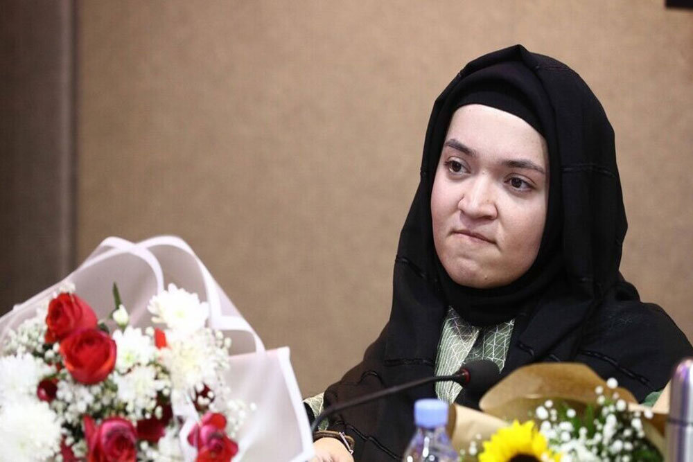 شاعر برگزیده کتاب سال در بستر بیماری؛ برای فاطمه عارفنژاد دعا کنید