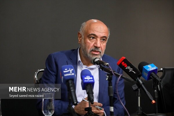 بازنشستگی در سن ۵۰ سال درست نیست؛ فرصتهای اشتغال جوانان سلب میشود