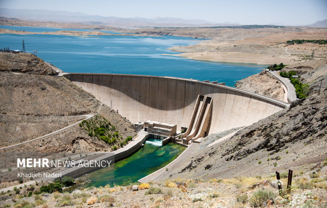سد زایندهرود کمتر از ۱۰ درصد آب دارد؛ ۱۳۷ میلیون مترمکعب حجم پشت سد