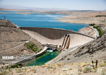 سد زاینده‌رود کمتر از ۱۰ درصد آب دارد؛ ۱۳۷ میلیون مترمکعب حجم پشت سد