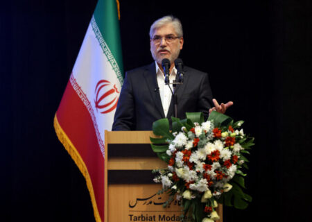 استعدادهای برتر علمی به فرهنگ و تاریخ ایران توجه ویژه داشته باشند