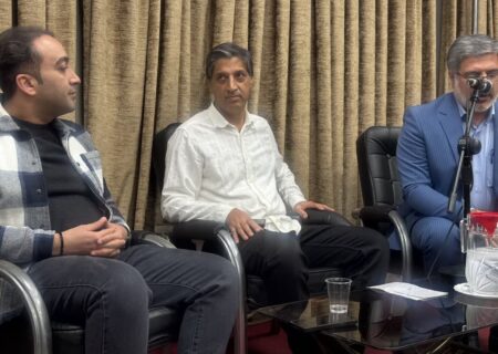 نقد«پروانه الجزایری»؛تئاتری آرام،اندیشمند و در جست‌وجوی معنا