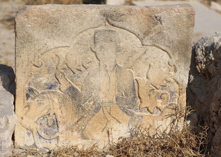 جویندگان گنج گورستان قاجاری را زیر و رو کرده‌اند