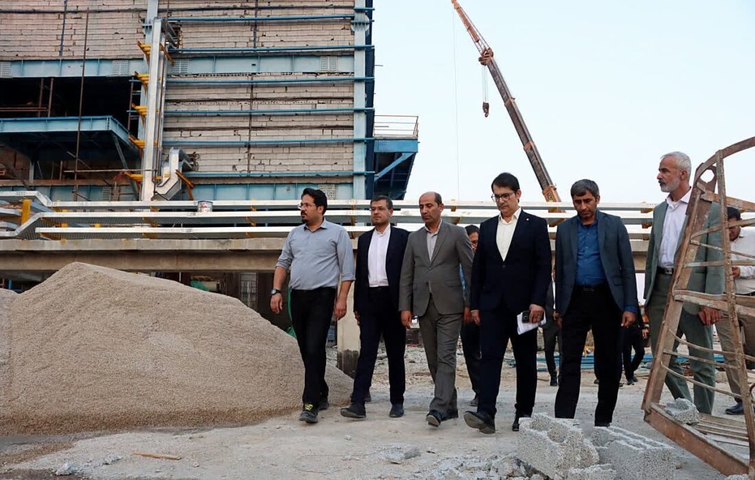 فرماندار دشتی: اشتغال نیروهای بومی در صنایع شهرستان فراهم میشود