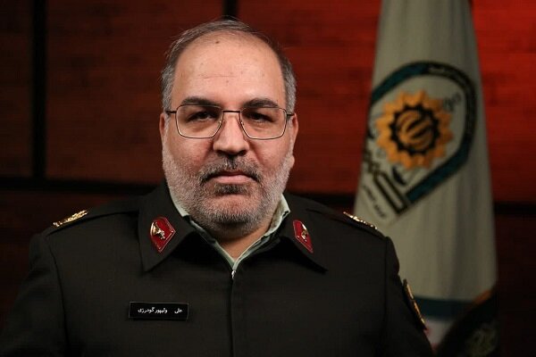 سارق حرفهای خودروهای بنز در شمال تهران دستگیر شد